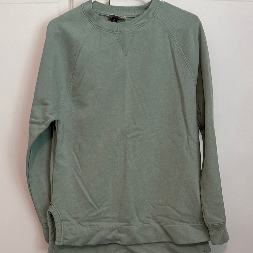 Universal Thread women’s Sage Crewneck Sweater